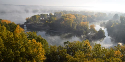 dimineata pe lacul Stanca Costesti FOTO Agenția Națională pentru Arii Naturale Protejate   Serviciul Teritorial Botoșani jpg