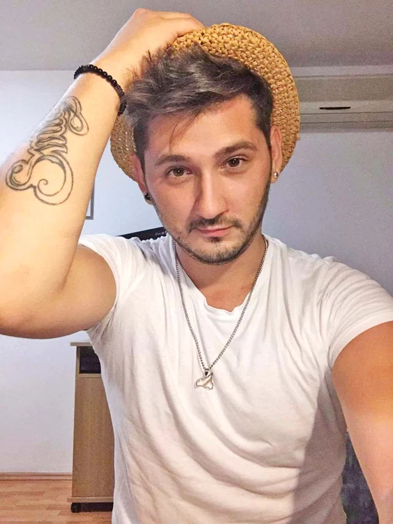 Smiley şi George par fraţi