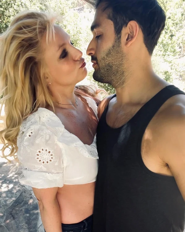 
    Britney Spears, 39 de ani și Sam Asghari, 27 de ani, formează un cuplu din 2016foto: Instagram  