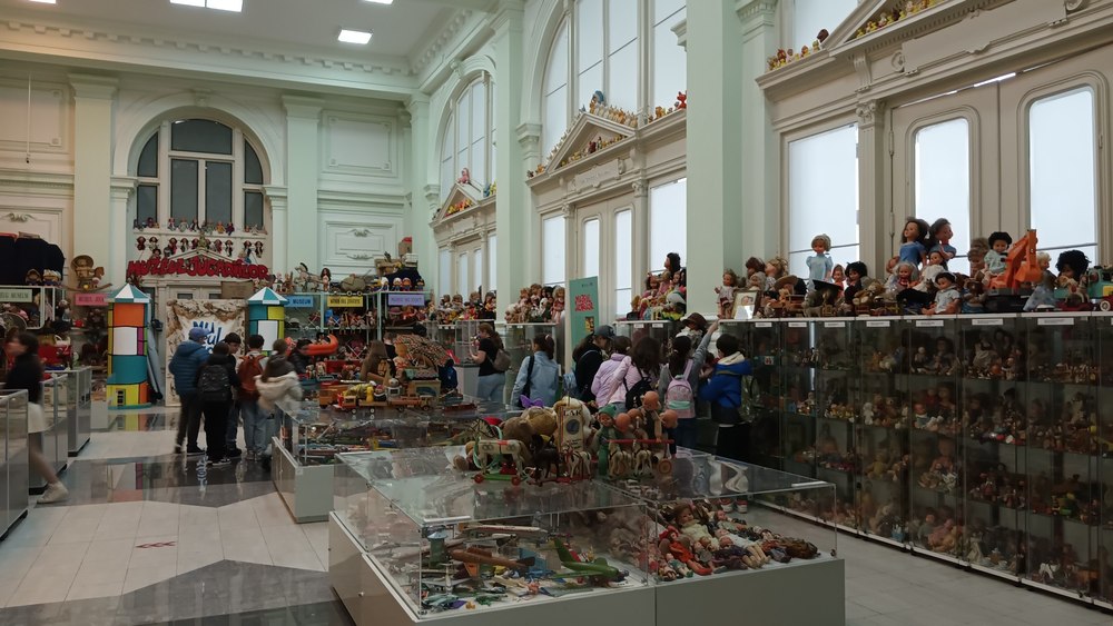 Muzeul Jucăriilor din București s-a închis. „Trebuie să găsim urgent un depozit pentru relocare” 