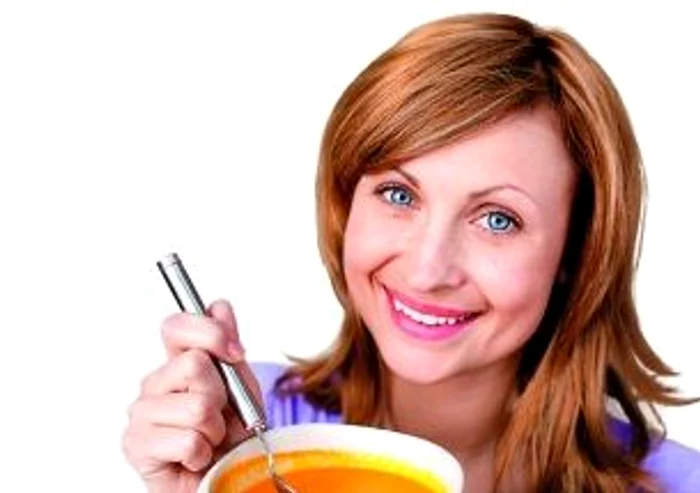 Marţi. Supă-cremă de sfeclă roşie (150 kcal/ porţia)