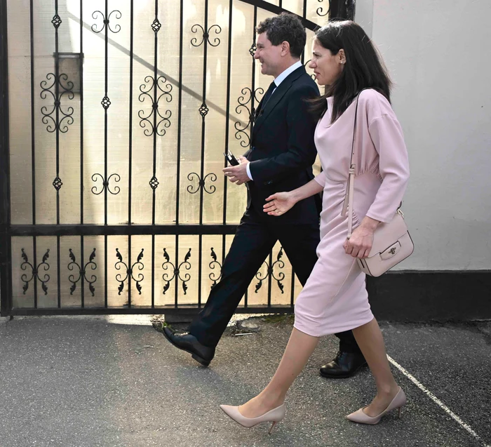 Cum s-a îmbrăcat Mirabela Grădinaru în ziua alegerilor. Foto: Inquam Photos