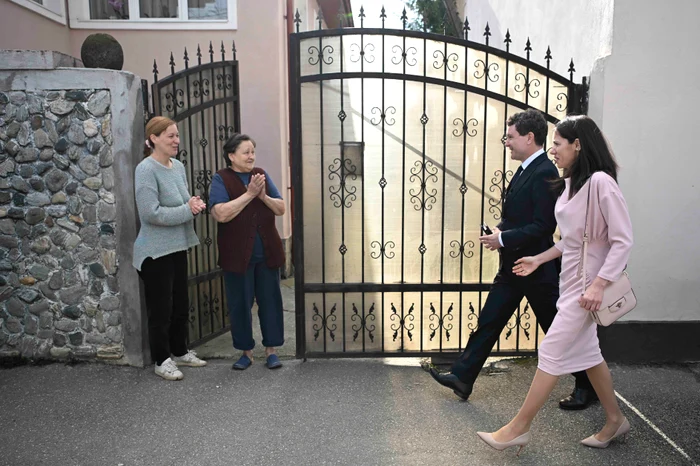 Nicușor Dan a venit cu soția la vot. INQUAM Photos Alex Nicodim jpg