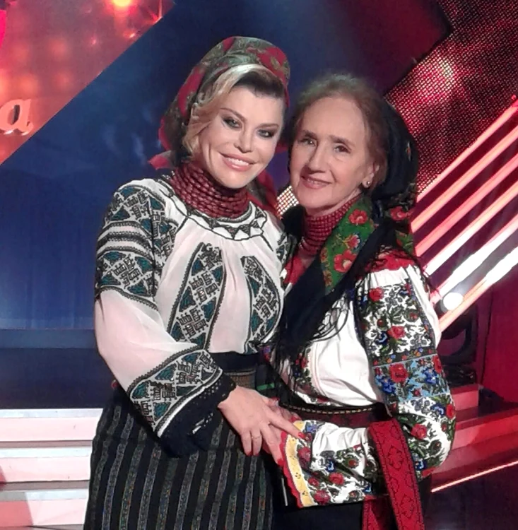
    Loredana  s-a asortat  cu Sofia  Vicoveanca  
