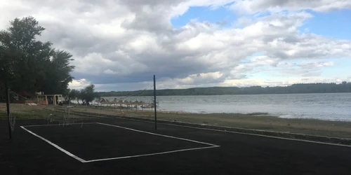 teren langa apa foto andreea mitrache