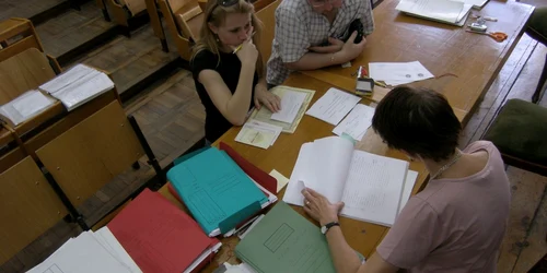 Tinerii îşi pot depune dosarele la facultăţile clujene până joi (foto: adevarul)