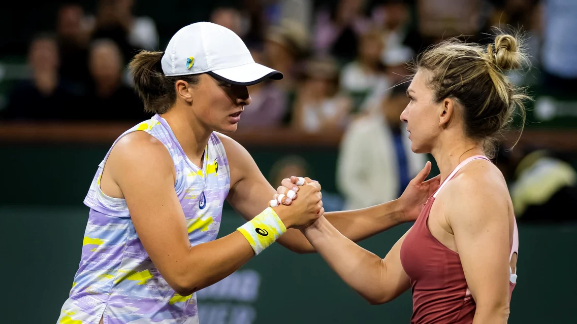 Simona Halep și Iga Swatek. FOTO: Getty Images