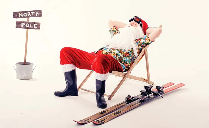 
    Vara, Moşul  se bronzează la Polul Nord când ia pauze de schiFotografii: Guliver / Rexfeatures  