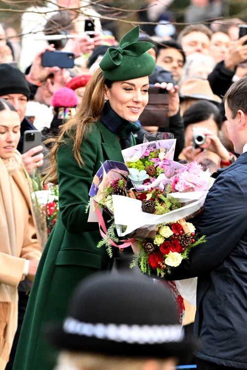 Kate Middleton a primit flori de la simptizanții familiei regale (Foto: GettyImages)