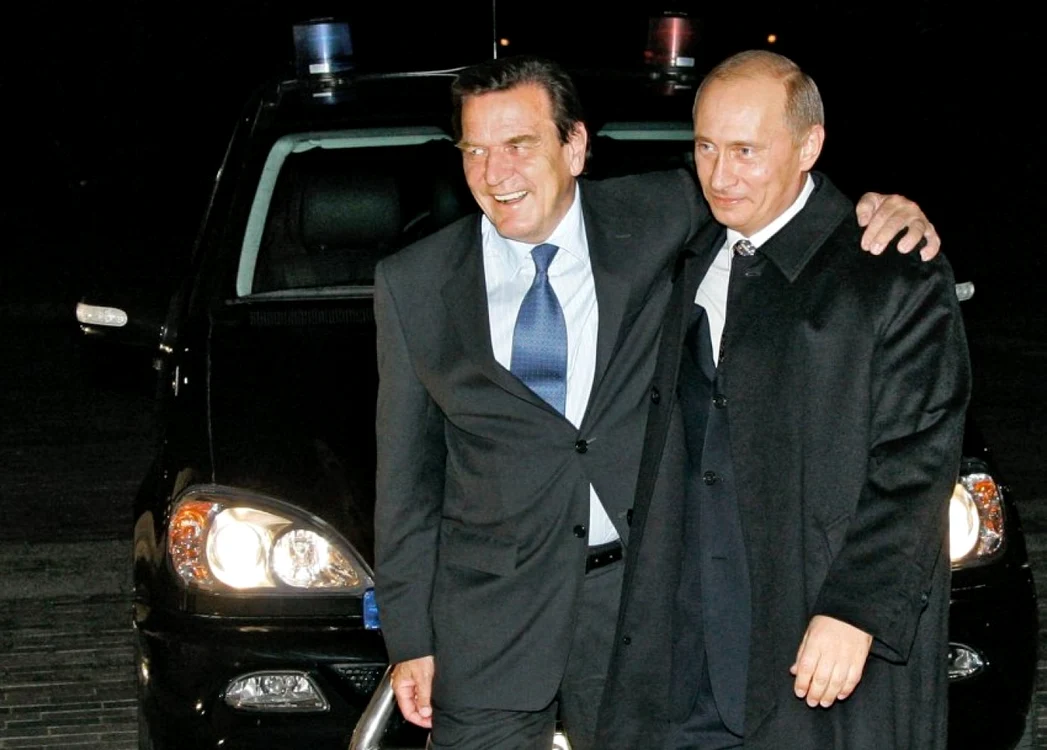 Gerhard Schroeder cu bunul său prieten, Vladimir Putin