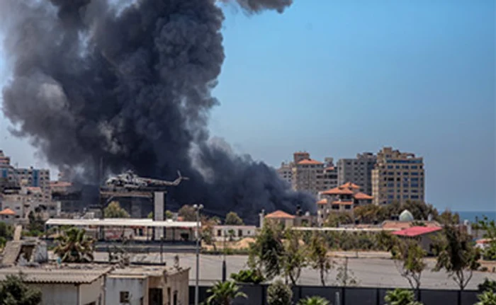 
    În Aqaba, lângă oraşul Tubas, palestinienii îşi jelesc morţii  