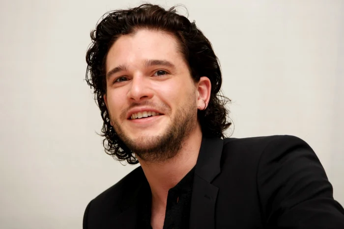 Recunoaşterea internaţională a lui Kit Harington venit odată cu rolul John Snow din
serialul „Game of Thrones“ FOTO Hepta