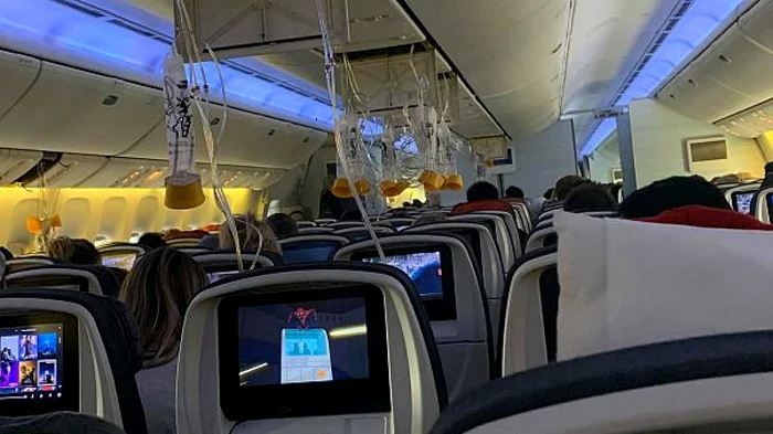 Turbulențe intense în avion, măștile de oxigen ale pasagerilor, lansate