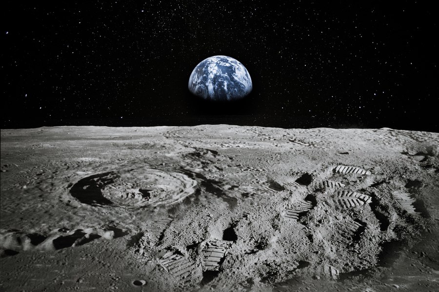 O echipă coordonată de cercetători din China a cartografiat compoziţia chimică a scoarţei lunare
