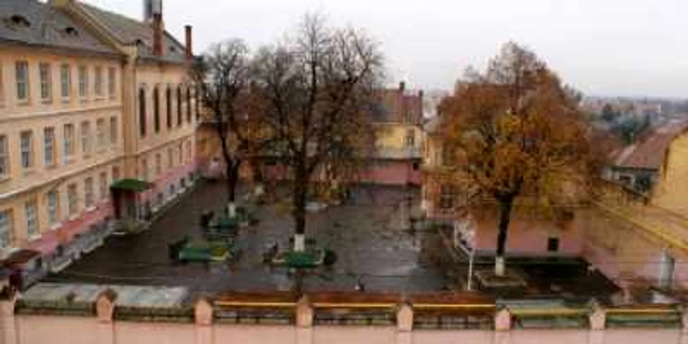 Liceul Noica "înghite" şcoala 9 şi liceul Betania şi se mută în sediul şcolii de pe Oştirii