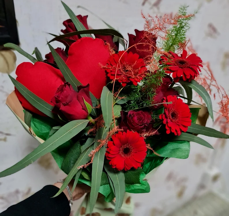 Florile roșii, care simbolizează iubirea, sunt căutate de Valentine’s Day FOTO Anișoara Mihai