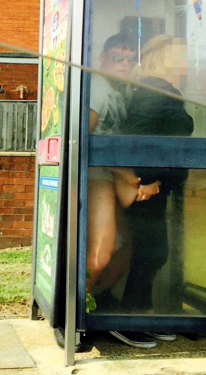 Britanicii au renunțat la orice inhibiție și au făcut sex sub privirile oripilate ale trecătorilor