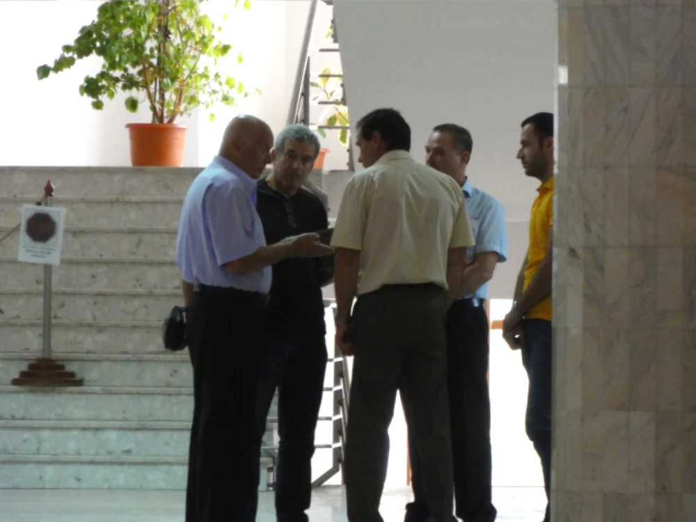 Gheorghe Anghel (stg.), alături de Stelian Veselin - cămaşă neagră    (FOTO: Mugurel Manea)
