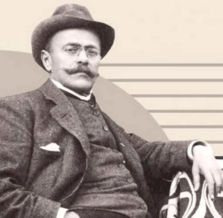 Un secol de prostie și chin jpeg