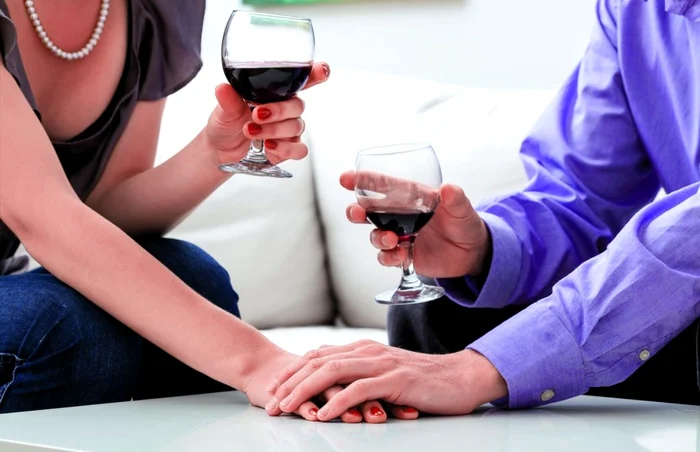 Consumul frecvent de alcool afectează sănătatea creierului, dar şi a organelor sexuale