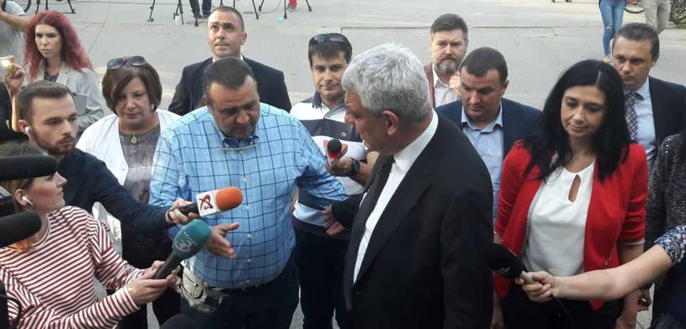 Managerul Spitalului Judeţean, Marius Craina şi premierul Mihai Tudose FOTO Ş.Both