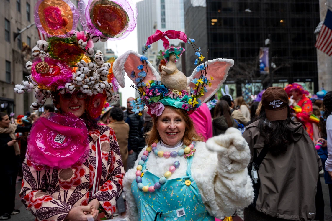 Femeile au purtat rochii și pălării viu colorate  (Foto: GettyImages)