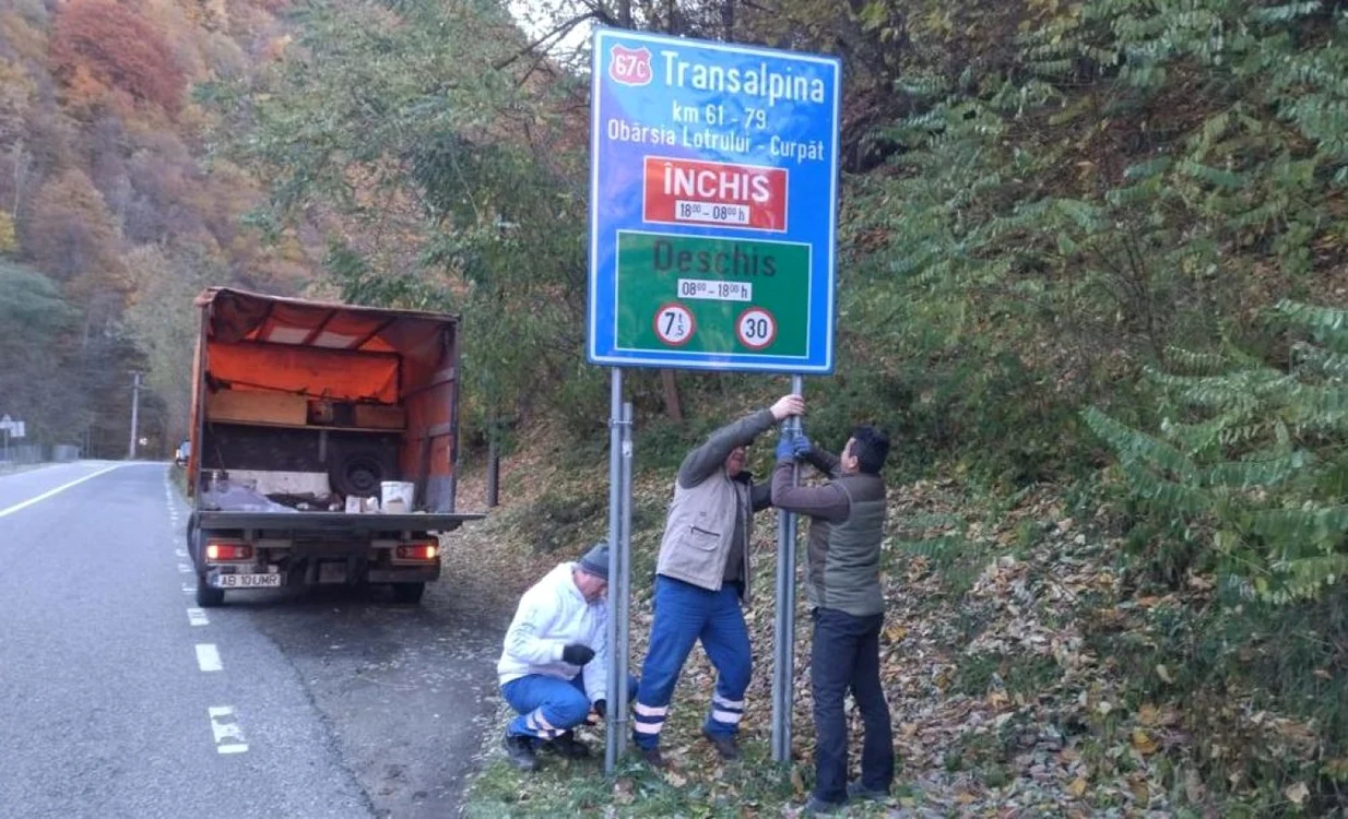 Drumarii au instalat indicatoare de semnalizare a drumului naţional. Foto: Prefectura Alba
