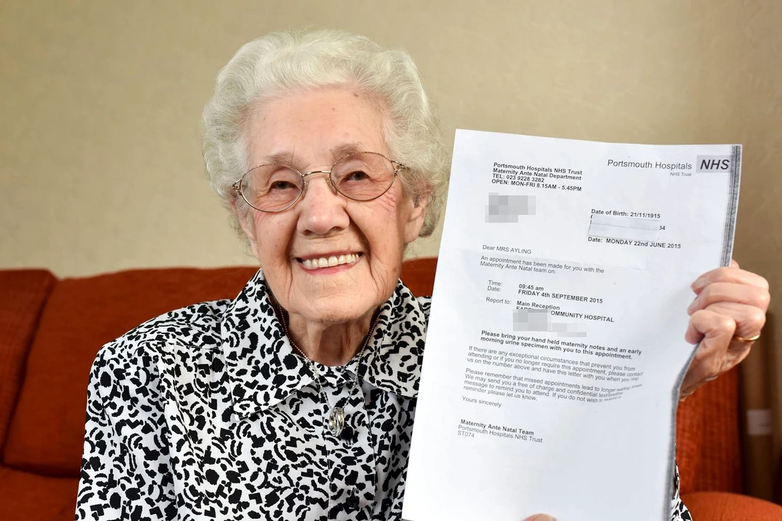 
    Doris Ayling (99 de ani) a fost informată că ar fi însărcinatăfoto: The Sun/ Ian Whittaker  