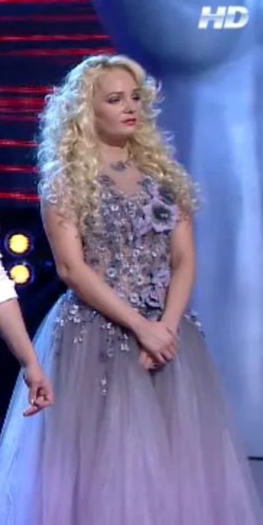 Maria a purtat o rochie diafană