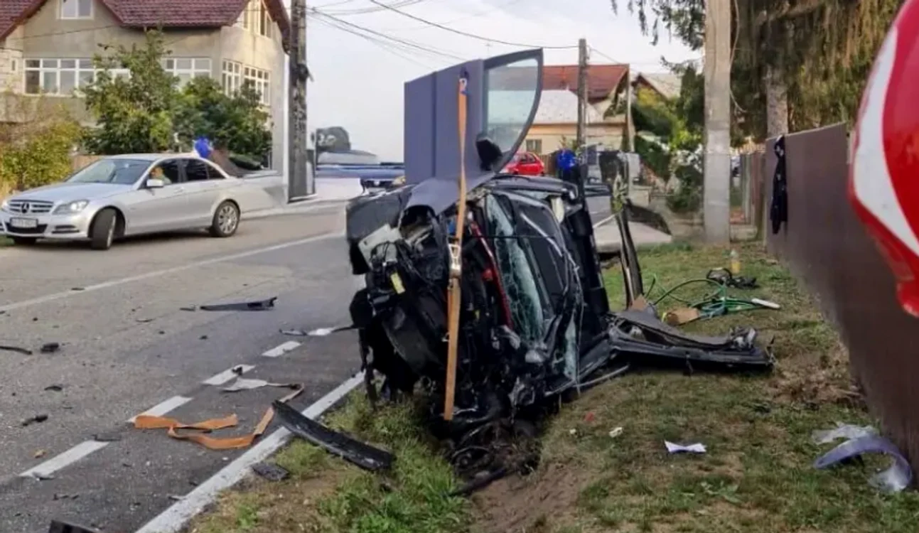 Mașinile au intrat într-o coliziune care a fost fatală șoferilor / Sursa foto: ziartopdearges.ro