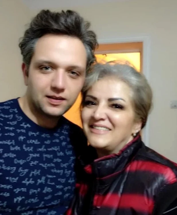 
    Carmen Rădulescu și fiul ei Sorinfoto: arhiva personală  