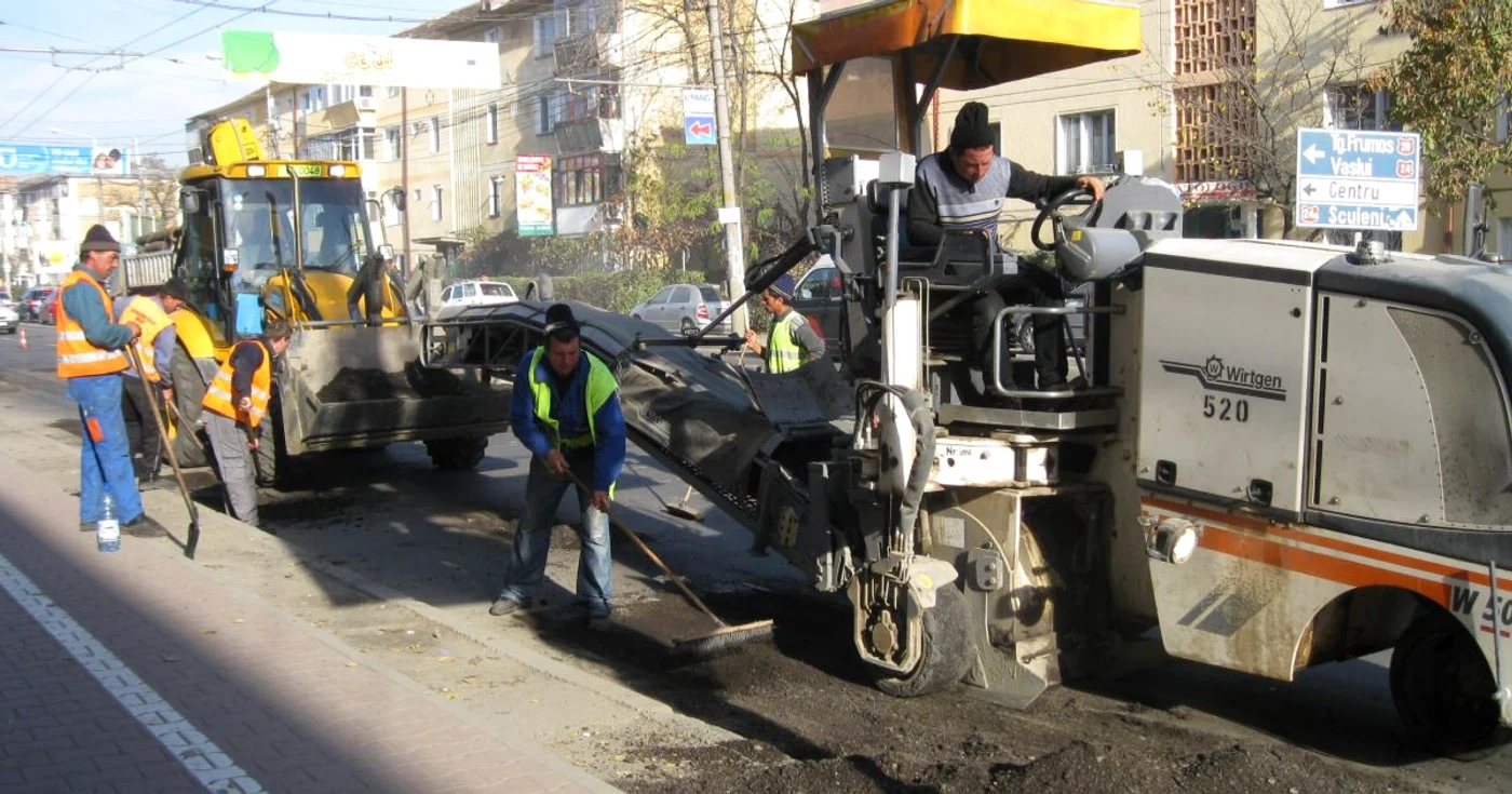 Străzile din oraş sunt doar peticite