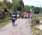 Imaginile disperării - o viitură a distrus un drum-a inundat zeci de gospodării pe care le-a izolat la Goleşti - Vâlcea Foto Adevărul