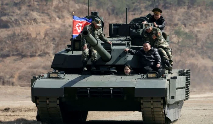 Kim Jong Un a luat-o pe Kim Ju Ae să testeze un tanc (Foto: KCNA)