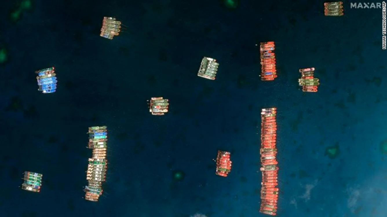 Imagine prin satelit a vaselor chineze în reciful Whitsun FOTO Maxar Technologies via CNN