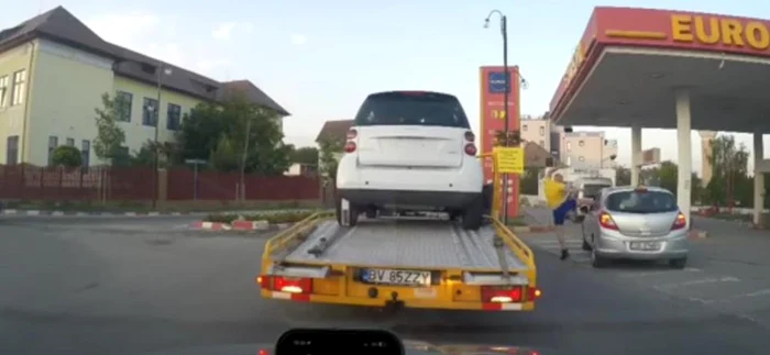 Polițistul bătăuș a fost reținut FOTO: captură video