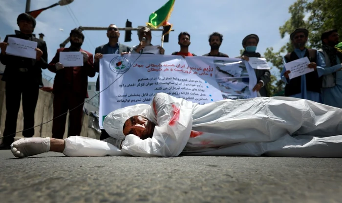 Afgani protestează după moartea a zeci de migranţi afgani la graniţa dintre Iran şi Afganistan 11 mai 2020 FOTO EPA-EFE