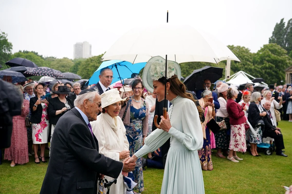 Kate Middleton garden party (4) jpg