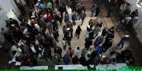 Sute de ialomițeni își caută un loc de muncă