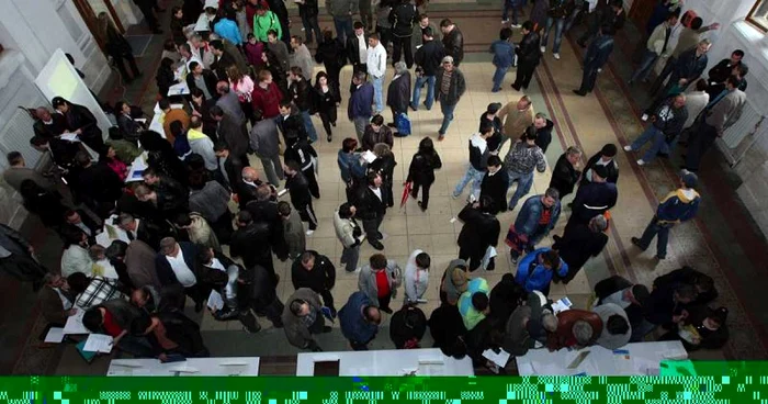 Sute de ialomițeni își caută un loc de muncă