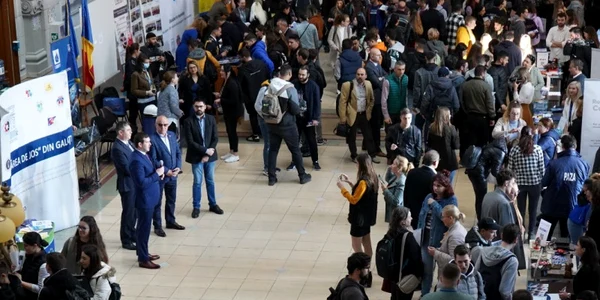 studenti consiliere cariera Galati FOTO UGAL jpeg