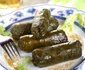 Sarmale în foi de viță-de-vie sunt delicioase cu smântână sau cu iaurt 