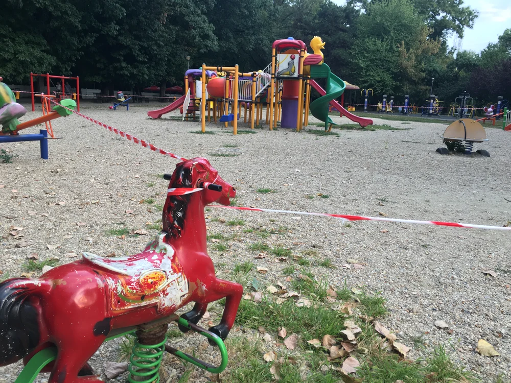 Locul de joacă din parcul Herăstrău este și acum închis