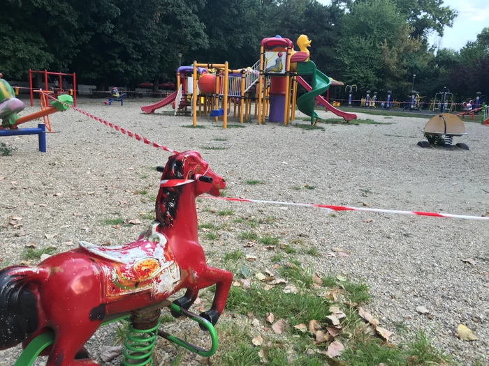 Locul de joacă din parcul Herăstrău este și acum închis