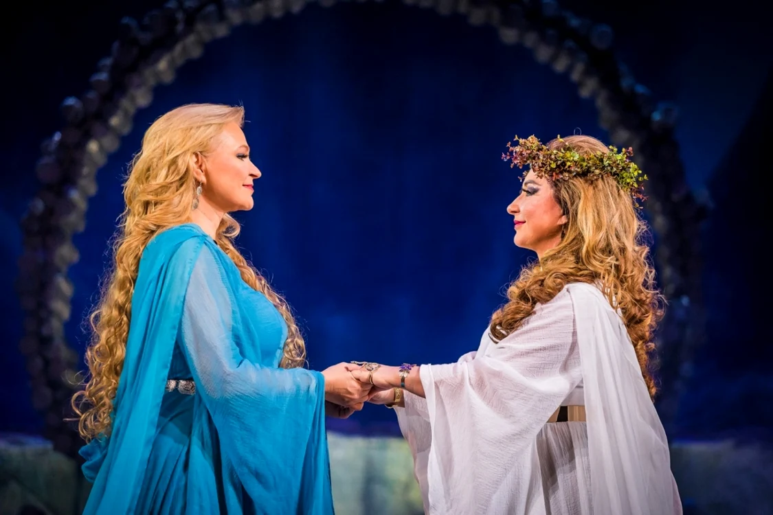 Elena Moşuc (Norma) şi Ruxandra Donose (Adalgisa) în noua producţie de Norma de la ONB