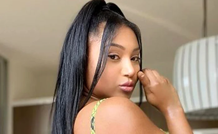 
    Olivia Blanco şi-a dat demisia de la birou şi a început să-şi arate trupul pe bani  