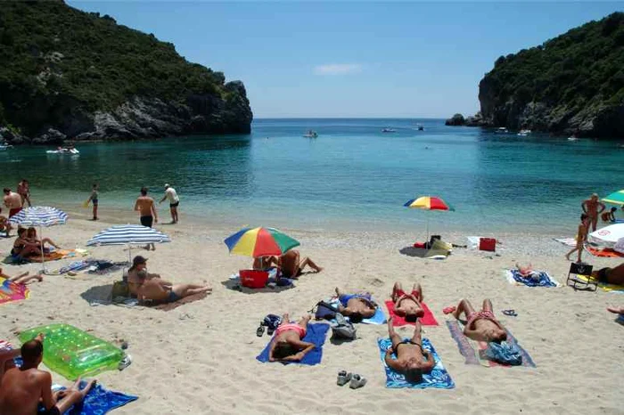 În ciuda crizei, românii sunt în căutarea vacanţelor în străinătate. (Foto arhivă)