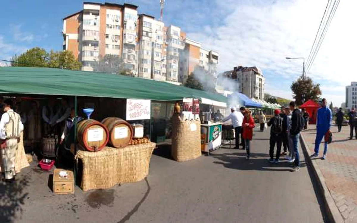 Slătinenii sunt aşteptaţi să petreacă în centrul oraşului... (FOTO: Mugurel Manea)