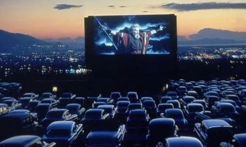 Caravana Metropolis revine în iulie, cu proiecţii în aer liber în marile oraşe jpeg