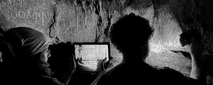 Cercetătorii, în timpul lucrărilor de documentare și analiză (© Universidad de Alicante)
